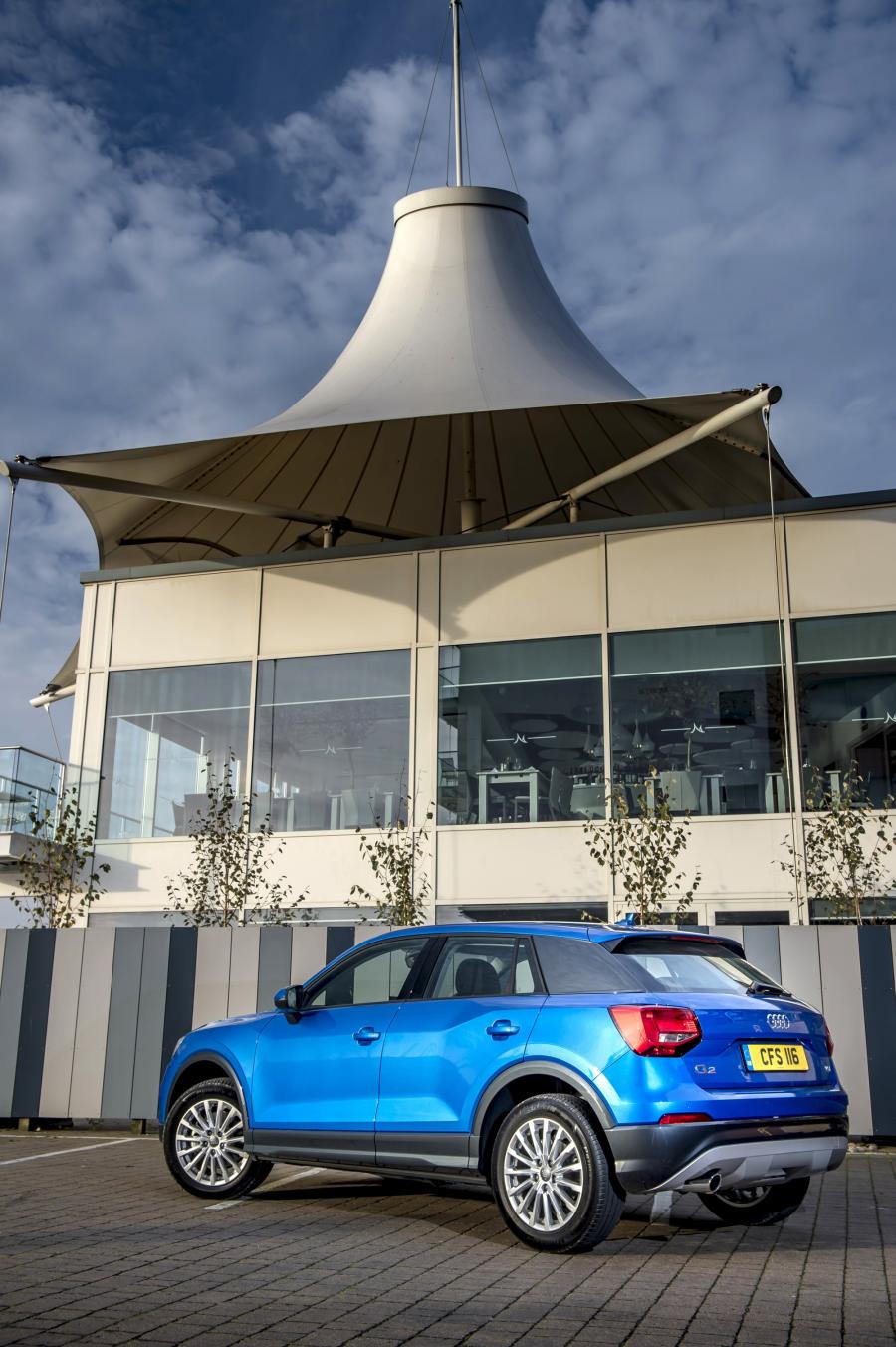  Audi Q2 TDI Design 2016 года  (UK) (фото 15 из 30)